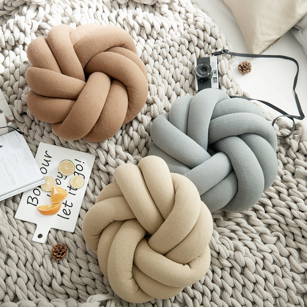 Knot Cushion