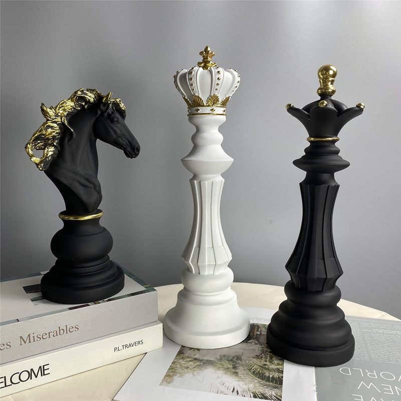 Retro International Chess Figurine