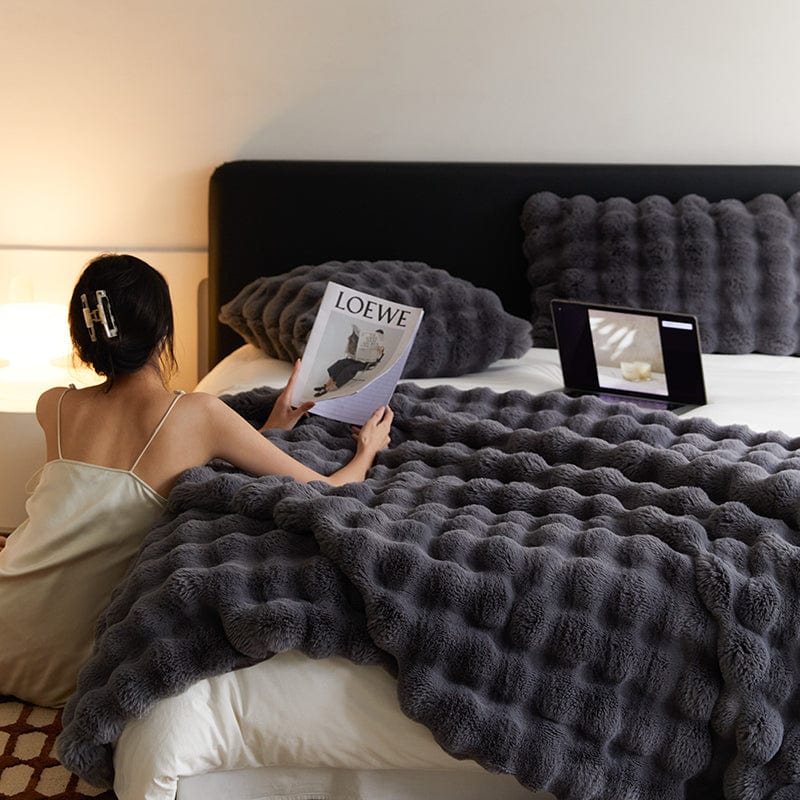 Black Faux Fur Blanket and Pillow Set